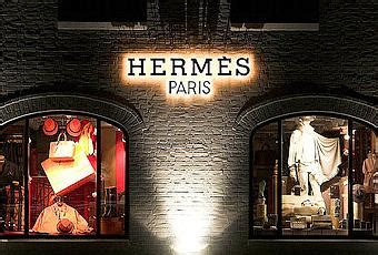 Hermes family finalises holding to prevent takeover .